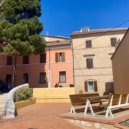 B&B Residenza Leonardo Falconara Marittima Exteriör bild