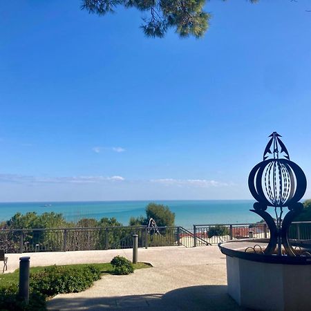 B&B Residenza Leonardo Falconara Marittima Exteriör bild