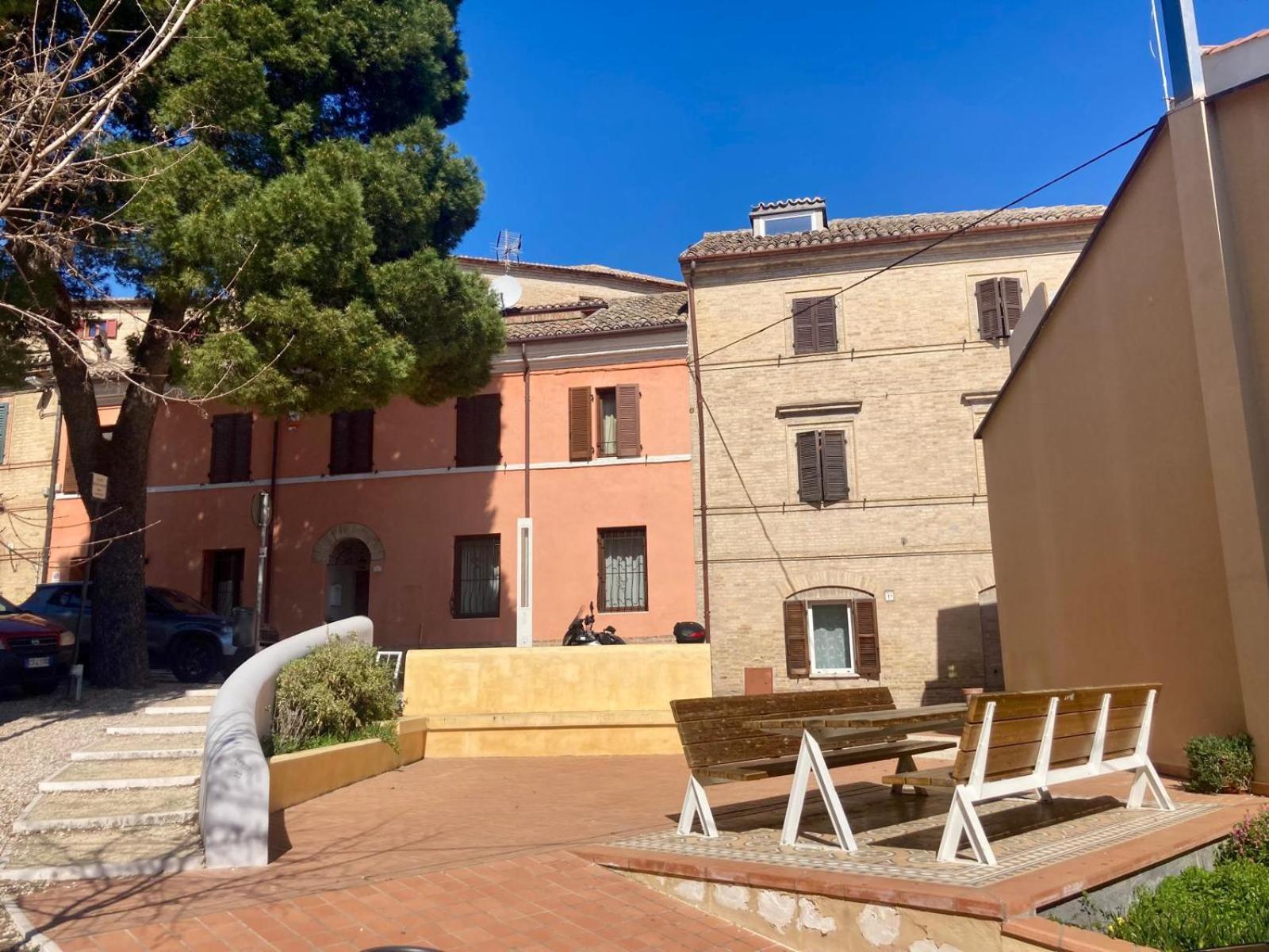 B&B Residenza Leonardo Falconara Marittima Exteriör bild