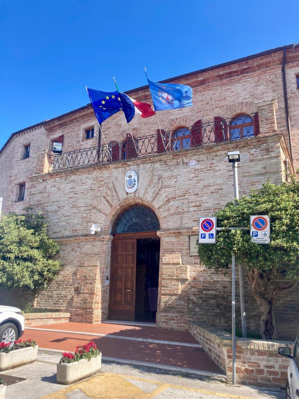 B&B Residenza Leonardo Falconara Marittima Exteriör bild