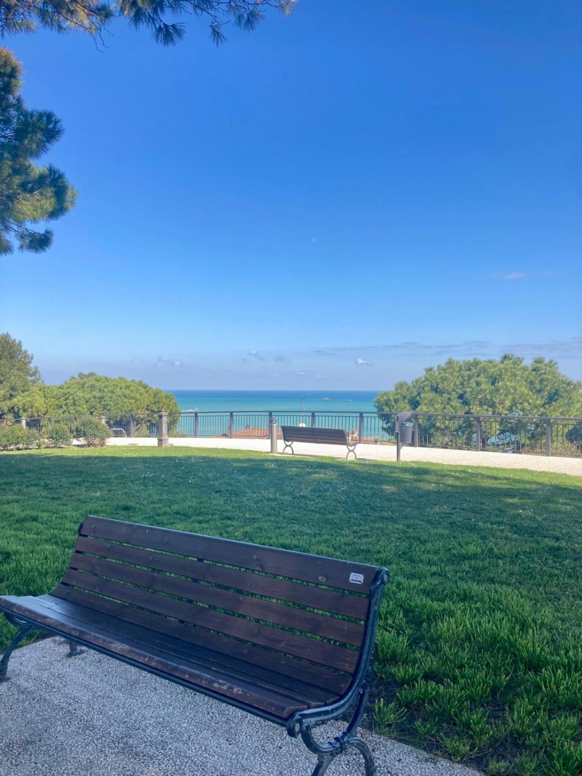 B&B Residenza Leonardo Falconara Marittima Exteriör bild